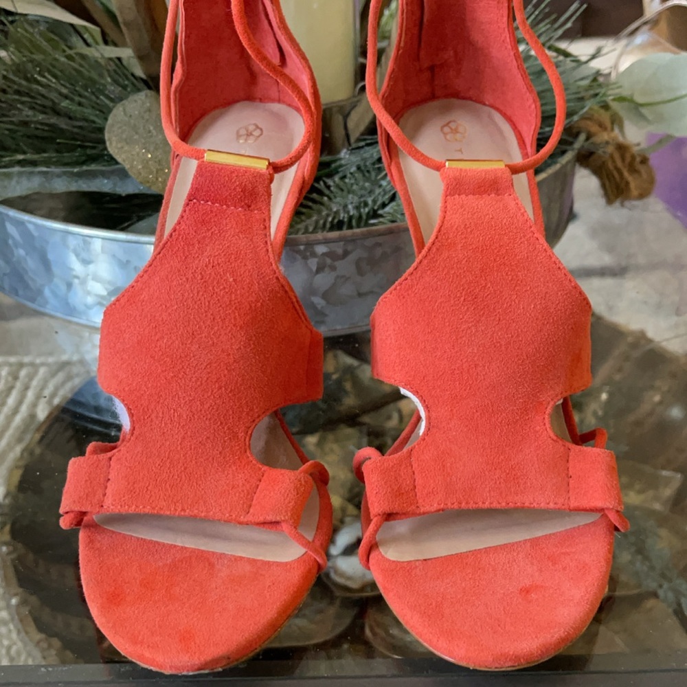Sexy red heels.
